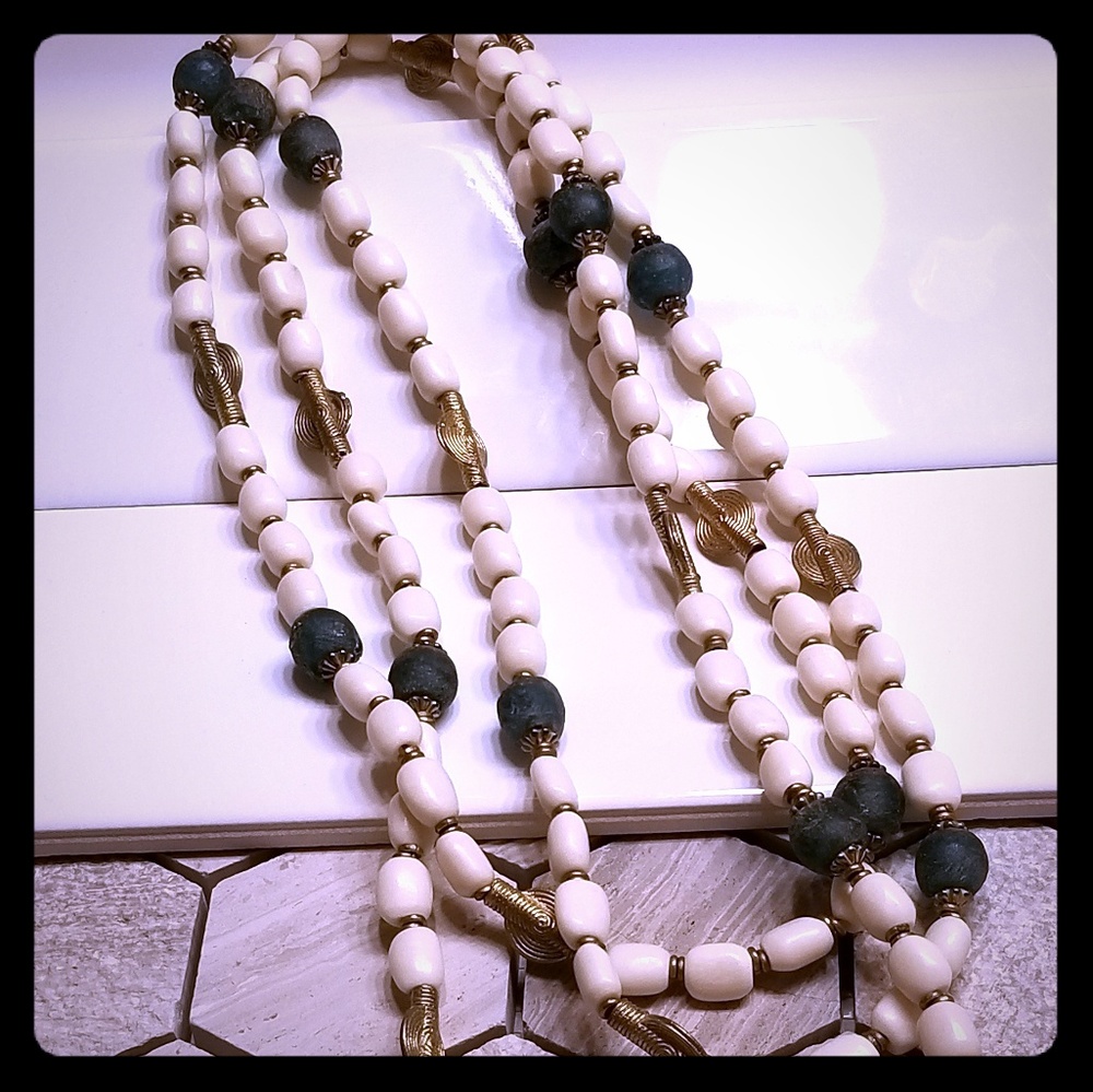 MAIK Bone and green gashi bead rope necklace